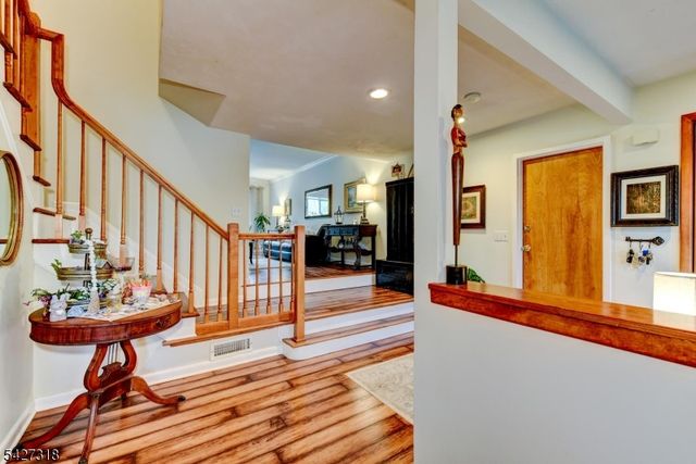52 Ashburn Rd, Wayne Twp., NJ 07470