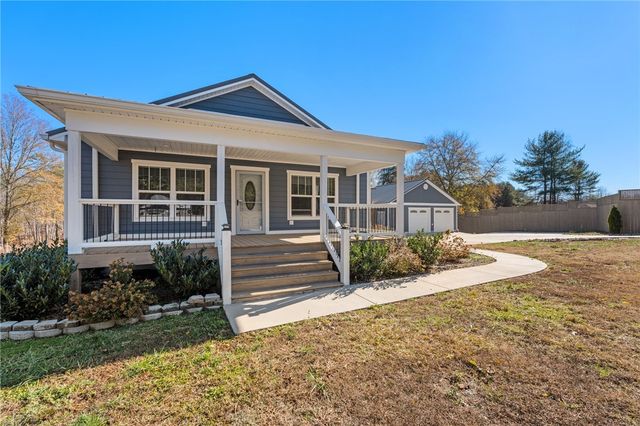 1122 Midway Road, Pickens, SC 29671