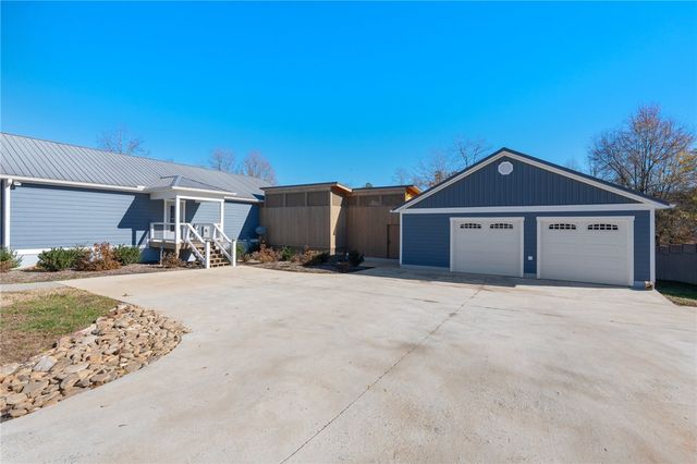 1122 Midway Road, Pickens, SC 29671