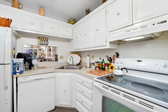 8390 Lagos De Campo Boulevard, Tamarac, FL 33321