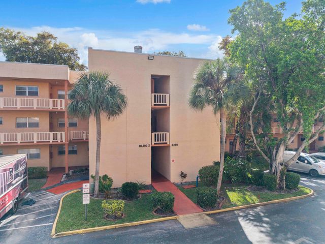 8390 Lagos De Campo Boulevard, Tamarac, FL 33321