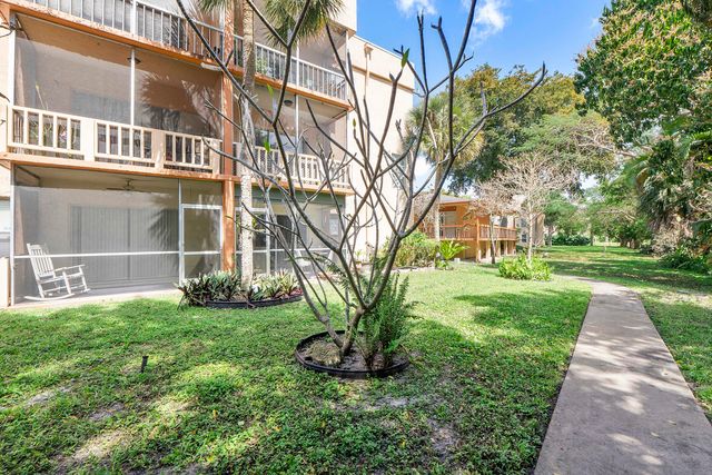 8390 Lagos De Campo Boulevard, Tamarac, FL 33321