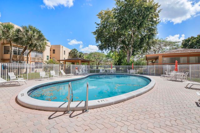 8390 Lagos De Campo Boulevard, Tamarac, FL 33321