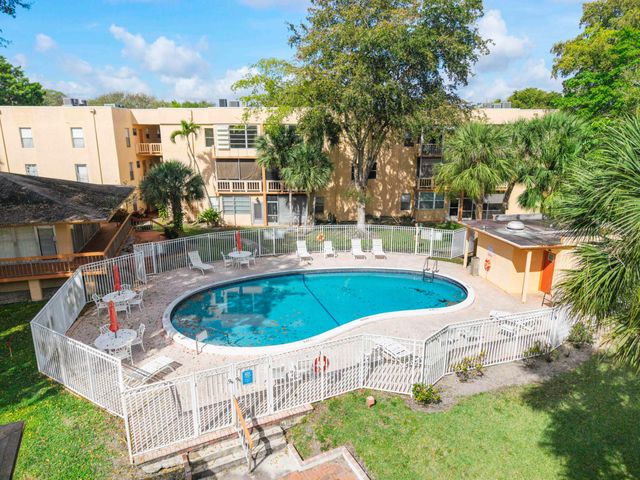 8390 Lagos De Campo Boulevard, Tamarac, FL 33321