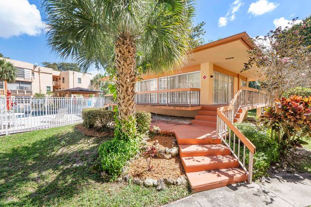 8390 Lagos De Campo Boulevard, Tamarac, FL 33321