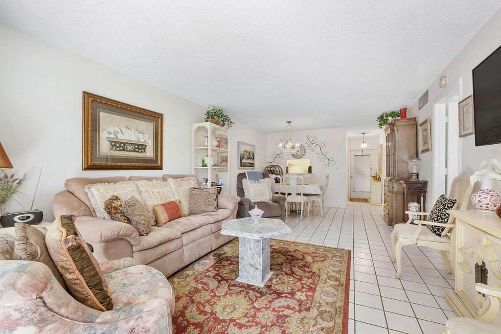 8390 Lagos De Campo Boulevard, Tamarac, FL 33321