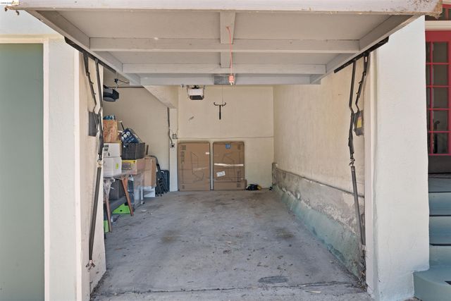 881 Erie St, Oakland, CA 94610