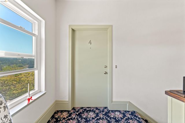 881 Erie St, Oakland, CA 94610