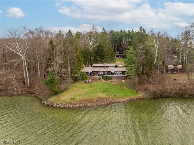 9707 Lakewood Drive NE, Mineral City, OH 44656