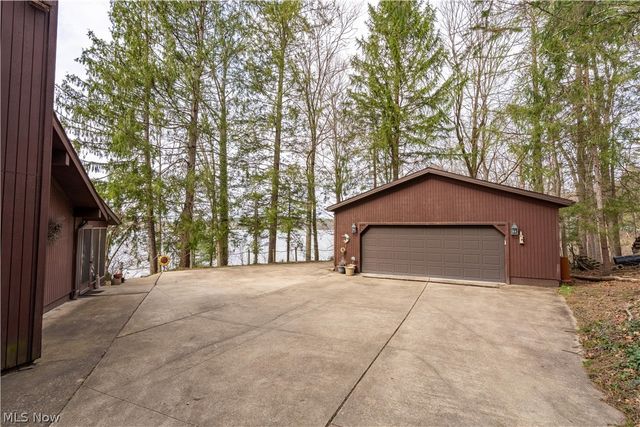 9707 Lakewood Drive NE, Mineral City, OH 44656