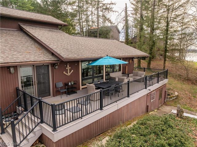 9707 Lakewood Drive NE, Mineral City, OH 44656