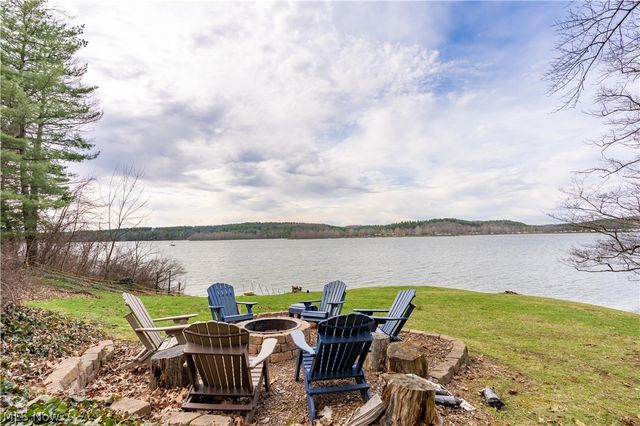 9707 Lakewood Drive NE, Mineral City, OH 44656