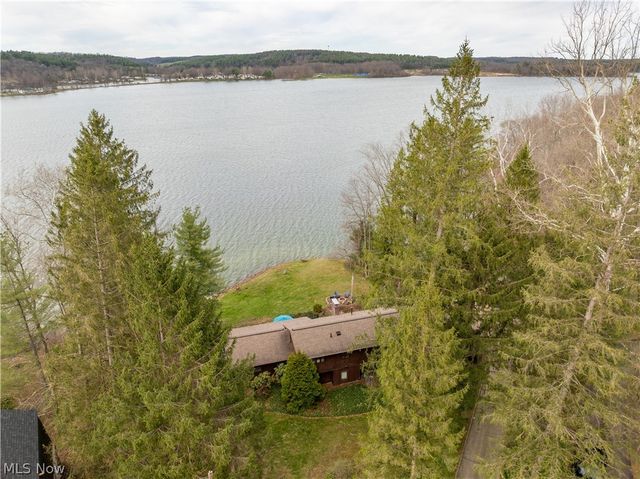 9707 Lakewood Drive NE, Mineral City, OH 44656