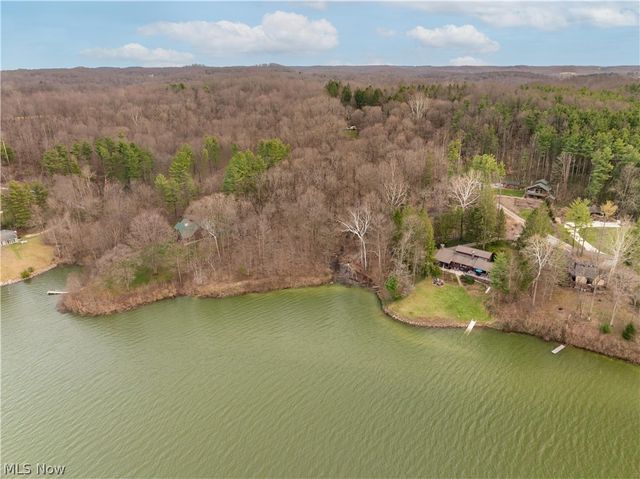 9707 Lakewood Drive NE, Mineral City, OH 44656