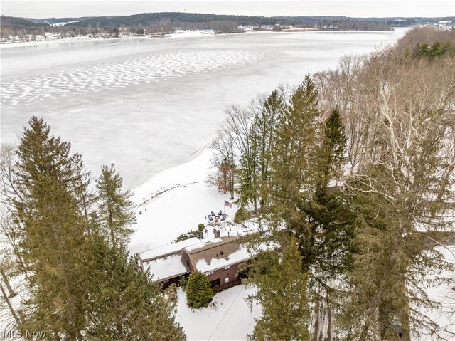 9707 Lakewood Drive NE, Mineral City, OH 44656