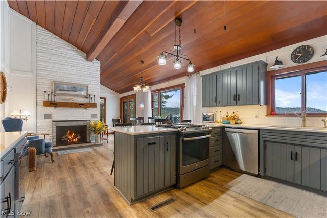 9707 Lakewood Drive NE, Mineral City, OH 44656