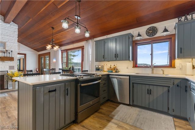 9707 Lakewood Drive NE, Mineral City, OH 44656