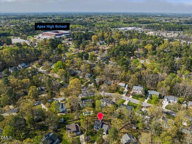 1006 Lantern Light Court, Apex, NC 27502