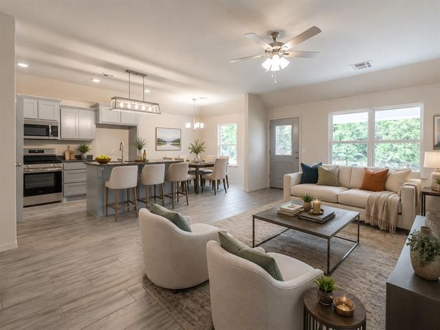 4616 Lincoln Landing, Harrah, OK 73045