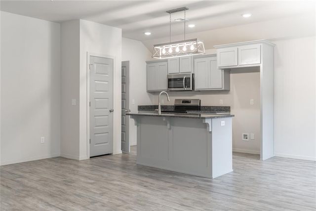 4616 Lincoln Landing, Harrah, OK 73045