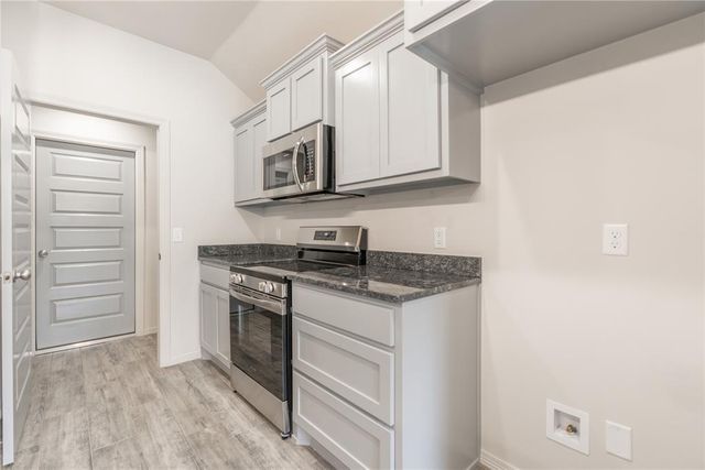 4616 Lincoln Landing, Harrah, OK 73045
