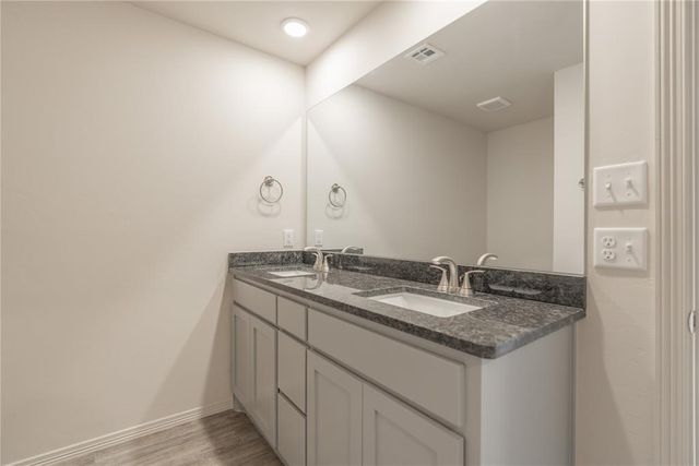 4616 Lincoln Landing, Harrah, OK 73045