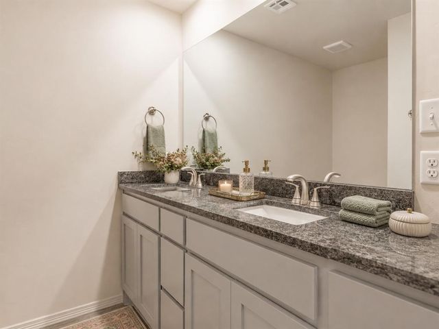 4616 Lincoln Landing, Harrah, OK 73045