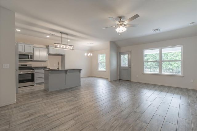 4616 Lincoln Landing, Harrah, OK 73045