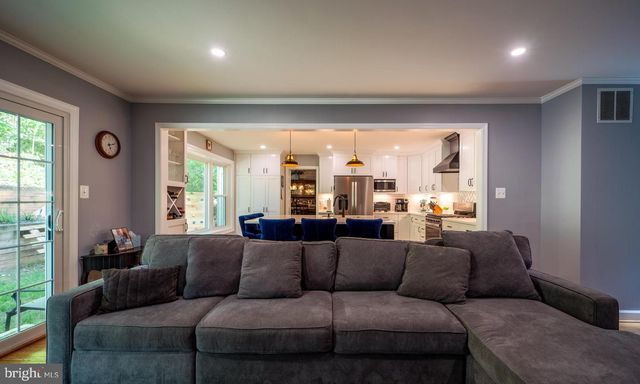 2235 ABBOTSFORD DR, Vienna, VA 22181