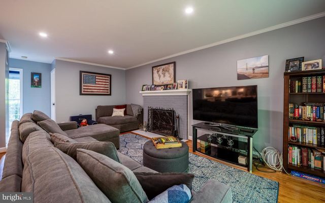 2235 ABBOTSFORD DR, Vienna, VA 22181