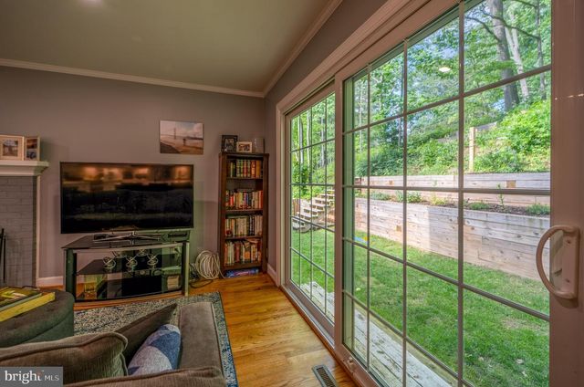 2235 ABBOTSFORD DR, Vienna, VA 22181