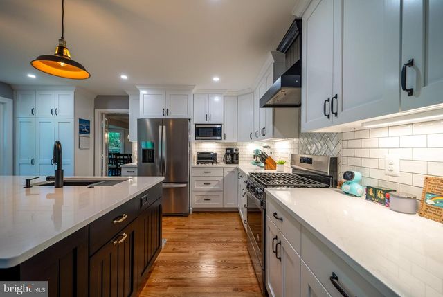 2235 ABBOTSFORD DR, Vienna, VA 22181