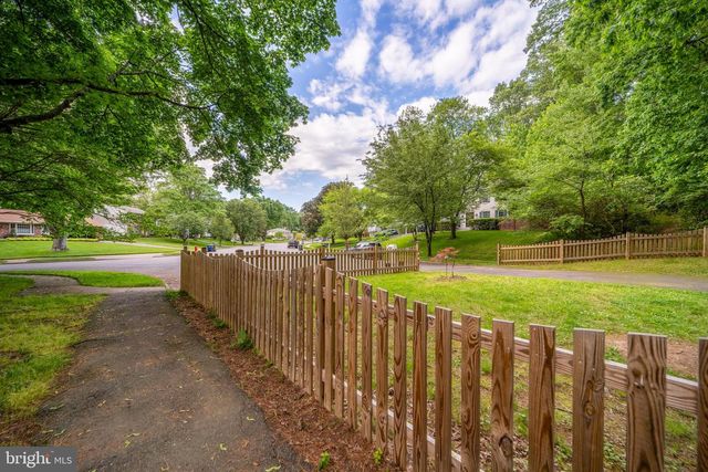 2235 ABBOTSFORD DR, Vienna, VA 22181