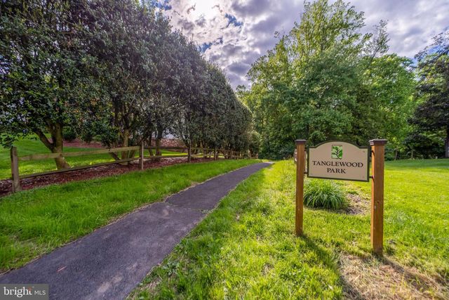 2235 ABBOTSFORD DR, Vienna, VA 22181