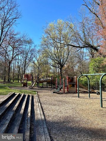 2235 ABBOTSFORD DR, Vienna, VA 22181