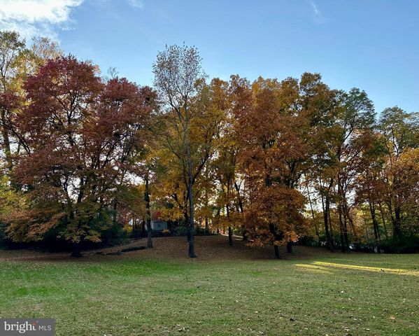 2235 ABBOTSFORD DR, Vienna, VA 22181