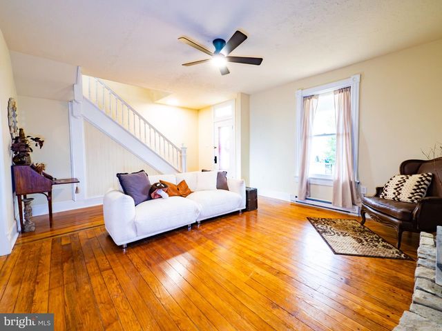 440 E QUEEN ST, Strasburg, VA 22657