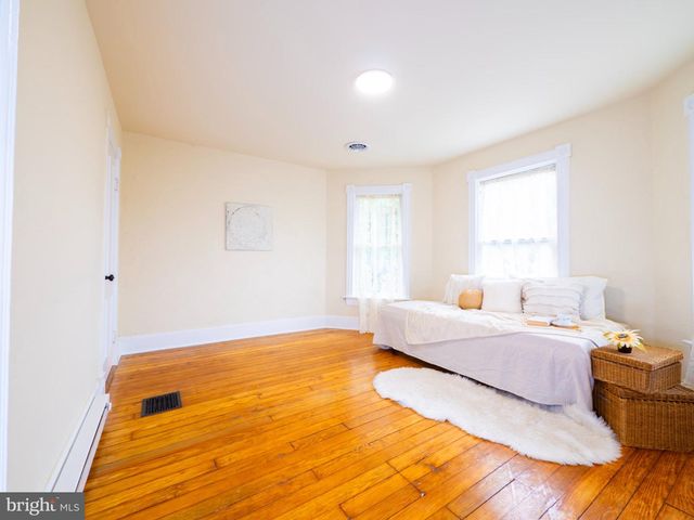 440 E QUEEN ST, Strasburg, VA 22657
