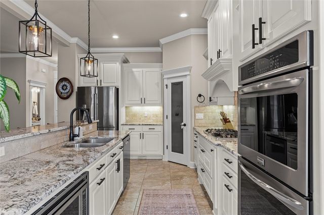 6401 S 47th Street, Rogers, AR 72758