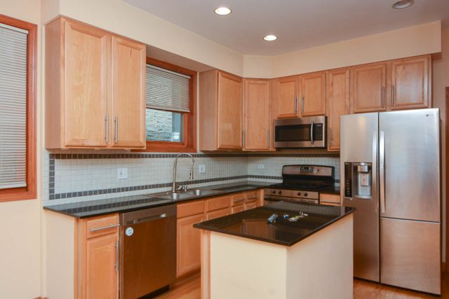 1720 W Augusta Avenue 1, Chicago, IL 60622