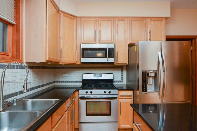 1720 W Augusta Avenue 1, Chicago, IL 60622