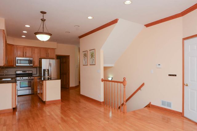 1720 W Augusta Avenue 1, Chicago, IL 60622