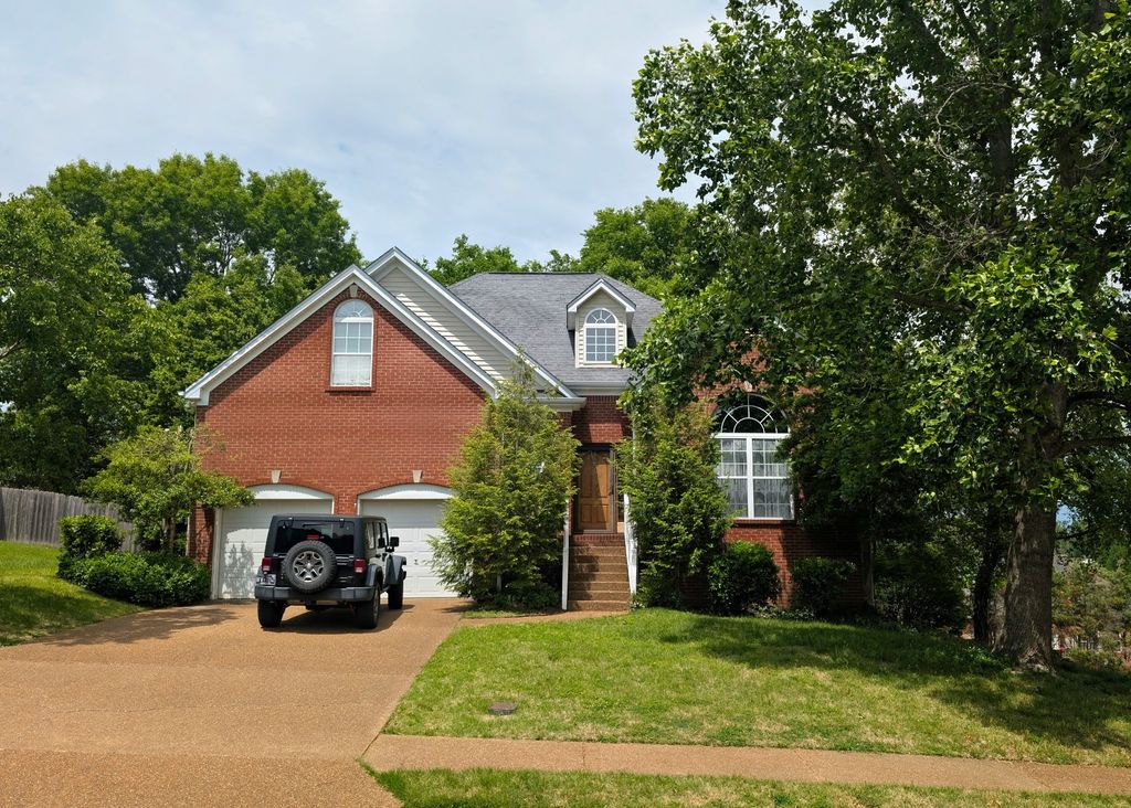 161 Mansker Park Dr, Hendersonville, TN 37075