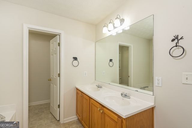 5302 Morgan Manor Drive, Lula, GA 30554