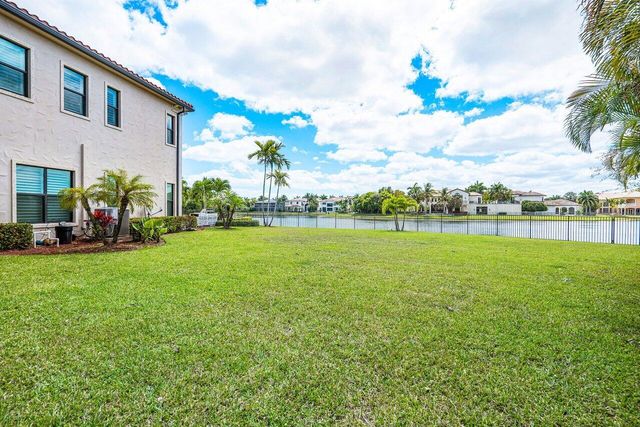 17511 Cadena Drive, Boca Raton, FL 33496