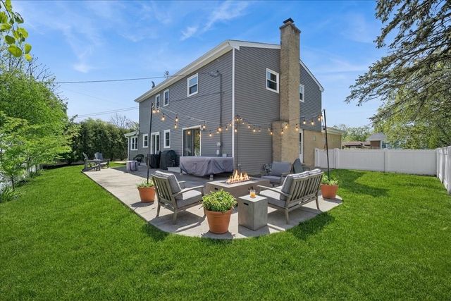 910 Birch Court, Deerfield, IL 60015