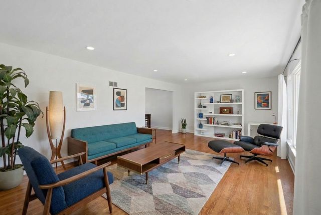 910 Birch Court, Deerfield, IL 60015