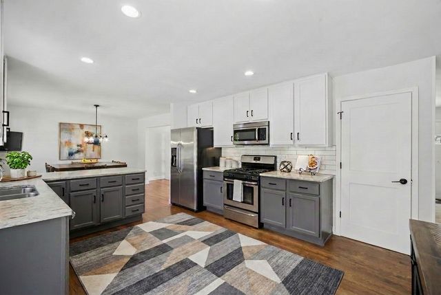 910 Birch Court, Deerfield, IL 60015