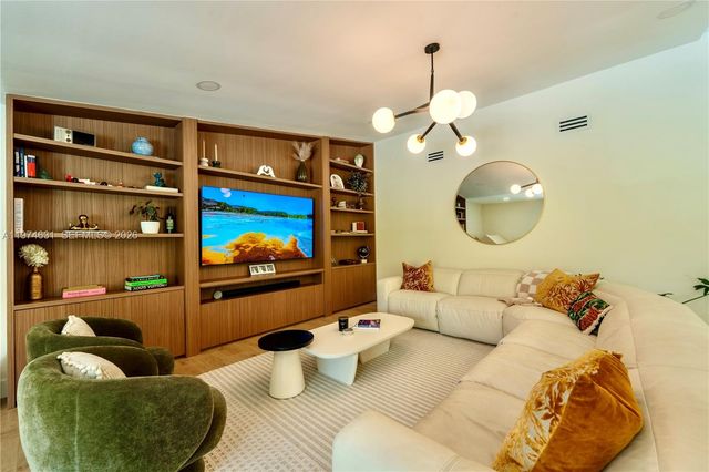 10461 SW 121st St, Miami, FL 33176