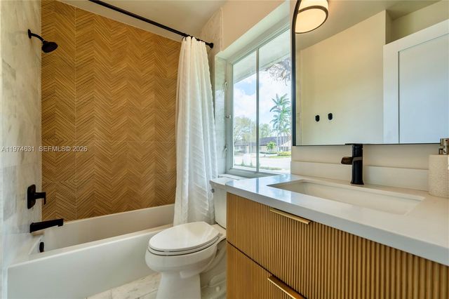 10461 SW 121st St, Miami, FL 33176